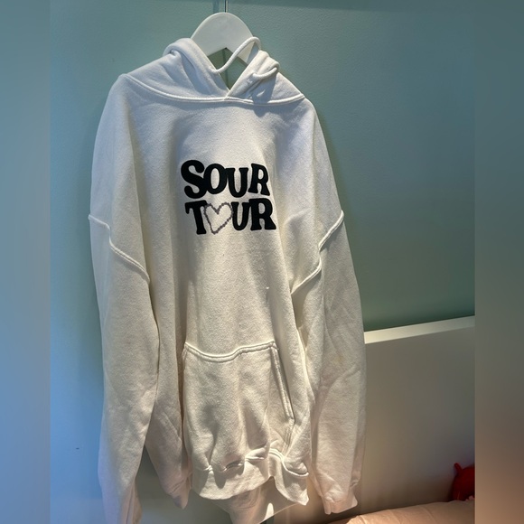 Olivia Rodrigo- Butterfly Halo Sour Merch (white M) - Picture 2 of 5